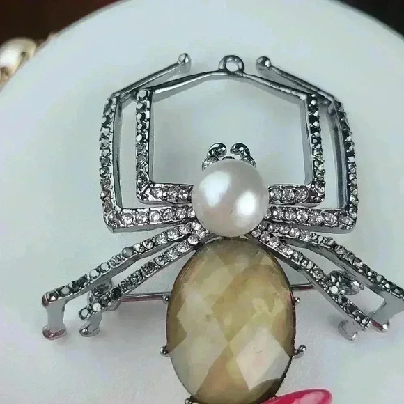 Rare Napier spider rhinestones brooch Silver tone with fuax pearl brown … - Picture 8 of 10